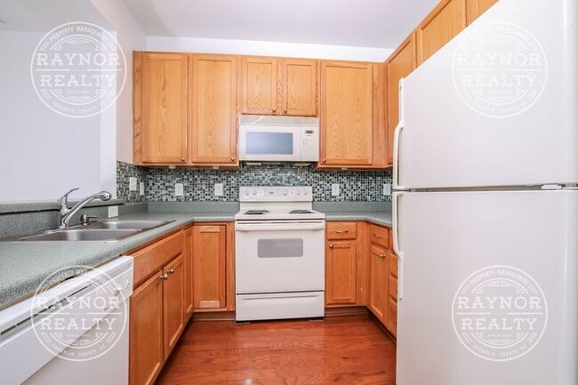 Building Photo - 508 S Person St