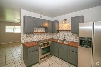 Building Photo - 1310 N Irvington Ave