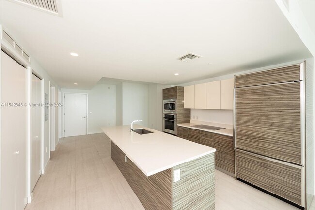 Foto del edificio - 460 NE 28th St