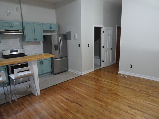 Building Photo - 36 Macdonough St