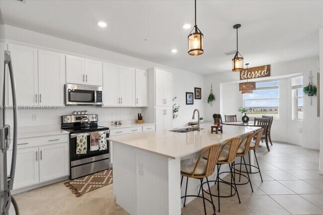 Building Photo - 5715 Double Eagle Cir