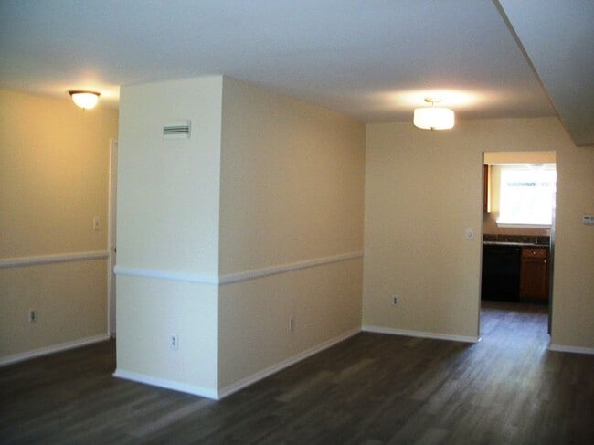 Foto del edificio - 348 Cotswold Pl