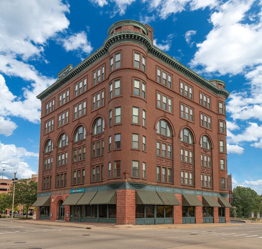 William Brown Lofts Apartments in Rockford, IL
