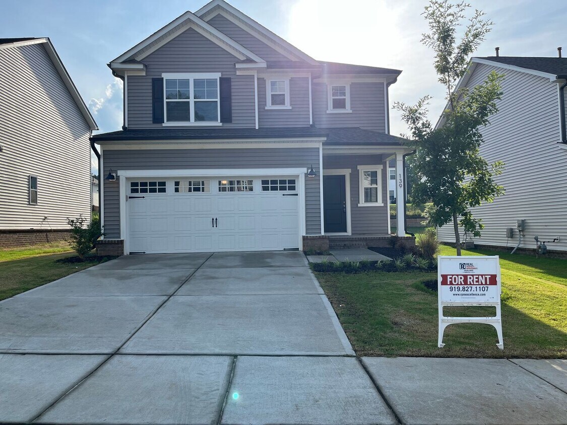 Foto principal - AMAZING LOCATION, Fantastic 4 Bed Home, In...