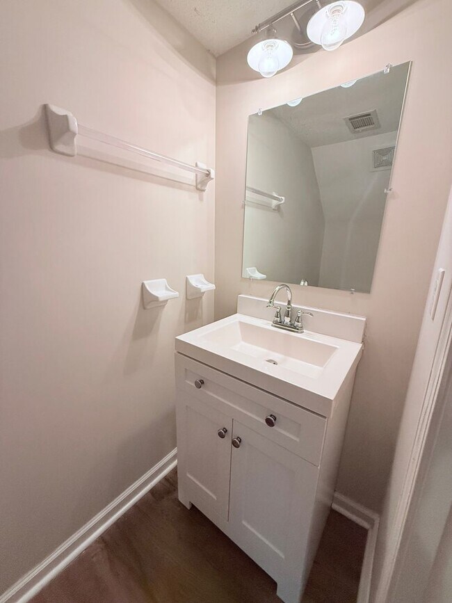 Foto del edificio - 2-bedroom townhome in great Gainesville location!