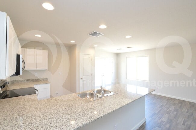 Building Photo - 777 Silvercreek Ln