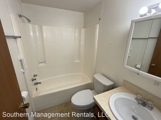 Building Photo - 1 br, 1 bath House - 45 N. Main St. Apt 1
