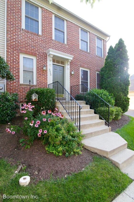 Foto principal - 3 br, 2.5 bath House - 2449 Rippling Brook...