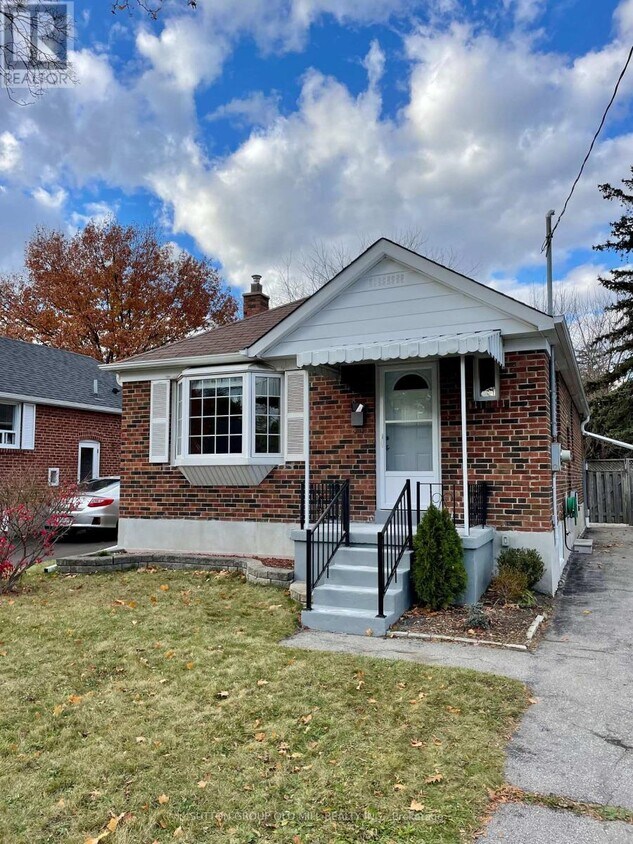 Primary Photo - 8 Westleigh Crescent