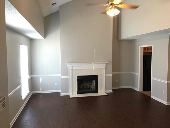Foto del edificio - 4210 Meadow Valley Dr E