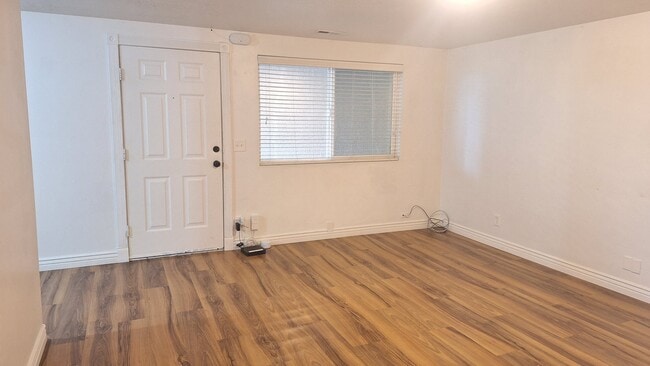 Building Photo - 935 E 600 S