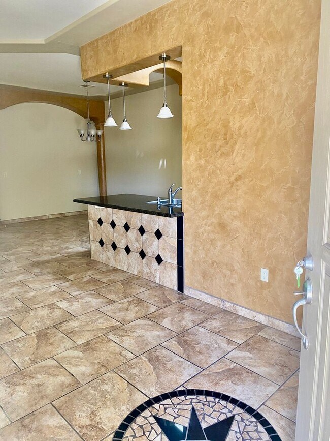 Building Photo - 4206 Tres Ninos Dr