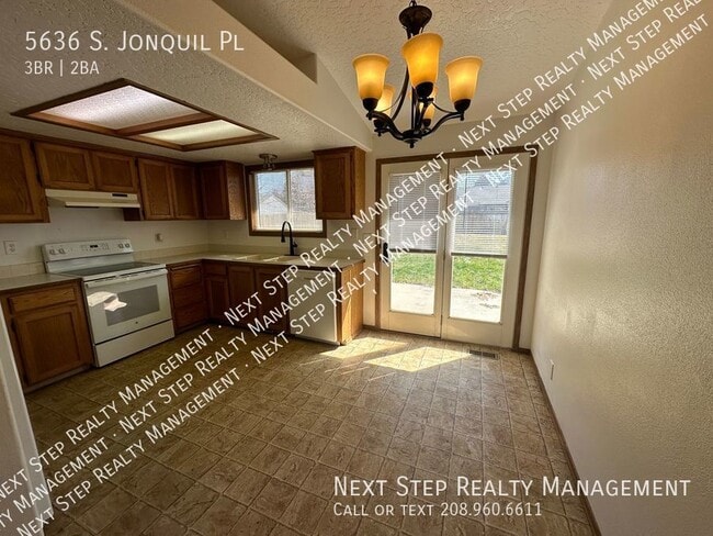 Building Photo - 5636 S Jonquil Pl