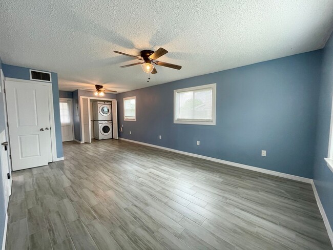 Building Photo - RARE Fort Myers Beach Townhome Now Available