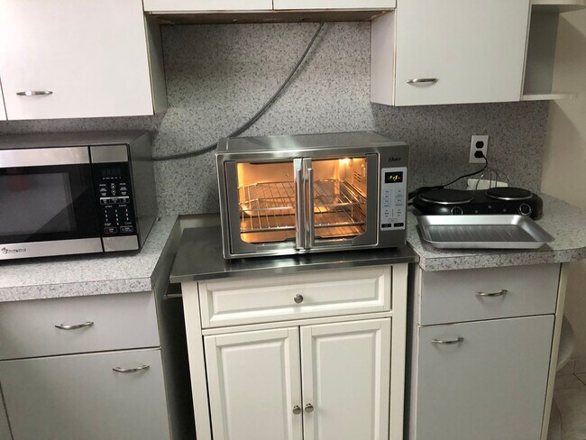 Foto del edificio - 266 E 54th St