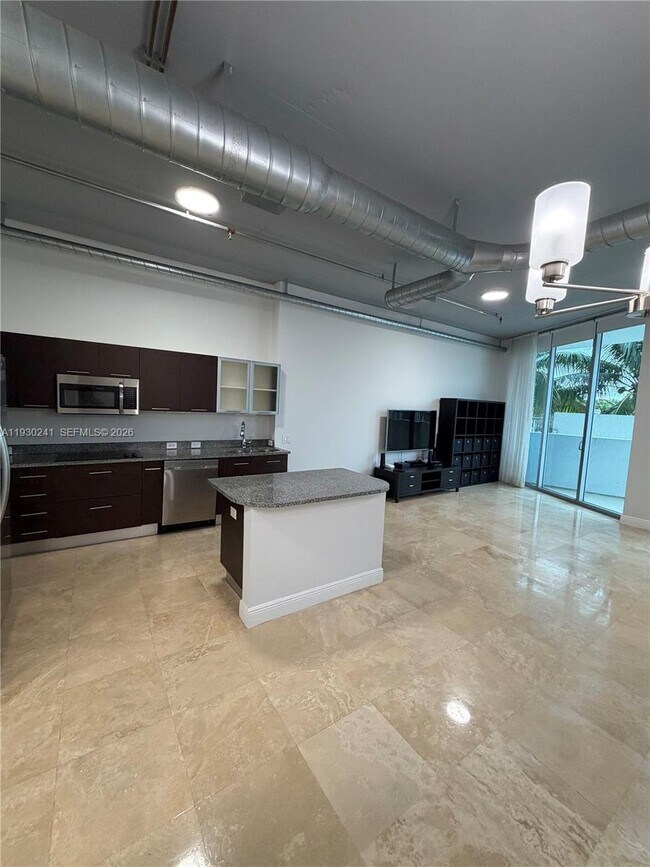 Foto del edificio - 3029 NE 188th St