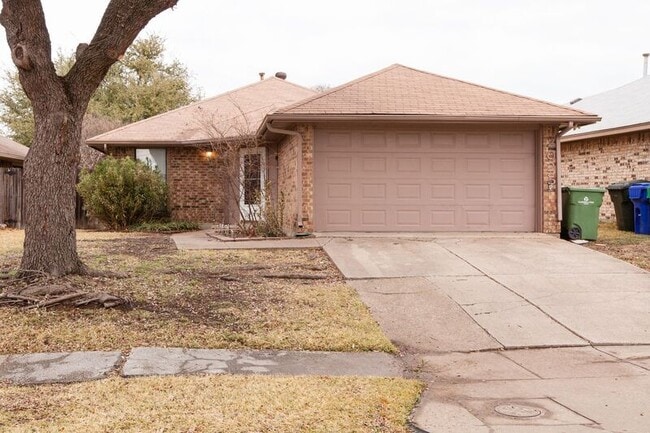 Photo - 2025 Lorient Dr House