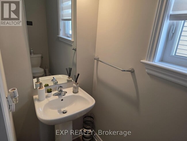 Photo du bâtiment - 815 Indica St