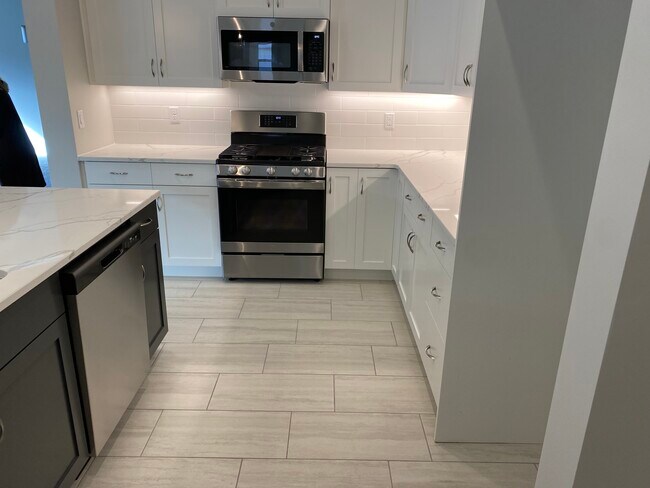 Building Photo - 2809 Trasimeno Dr