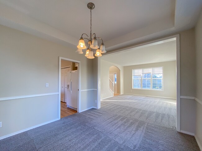 Foto del edificio - Stunning 4 Bed + 2.5 Bath House in Lake Oswego | Private Backyard, Open Floor Concept, Air Condit...
