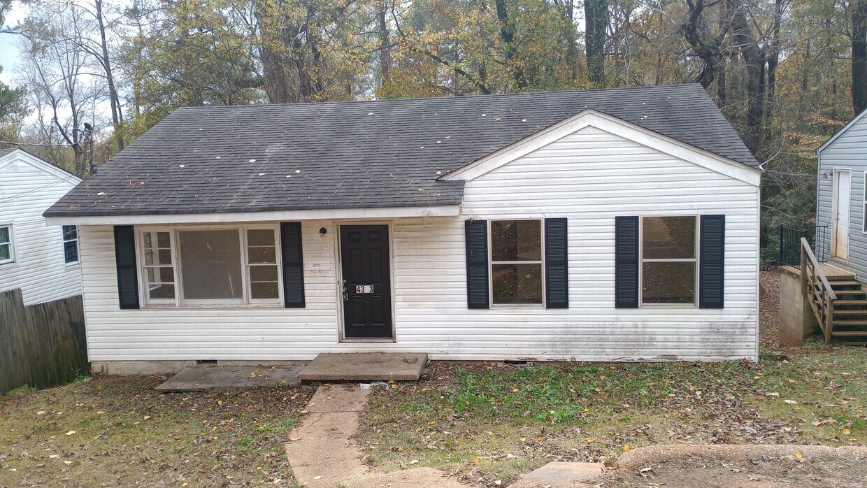 Foto principal - 3 bedroom 1 Bath Home near 5 Points