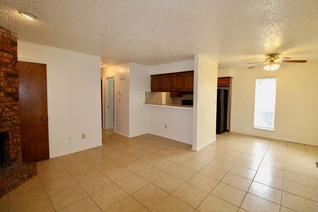 Building Photo - 901-903 Acacia Cir