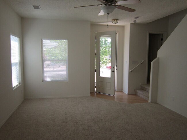Building Photo - Beautiful Home in Gated Community w/pool