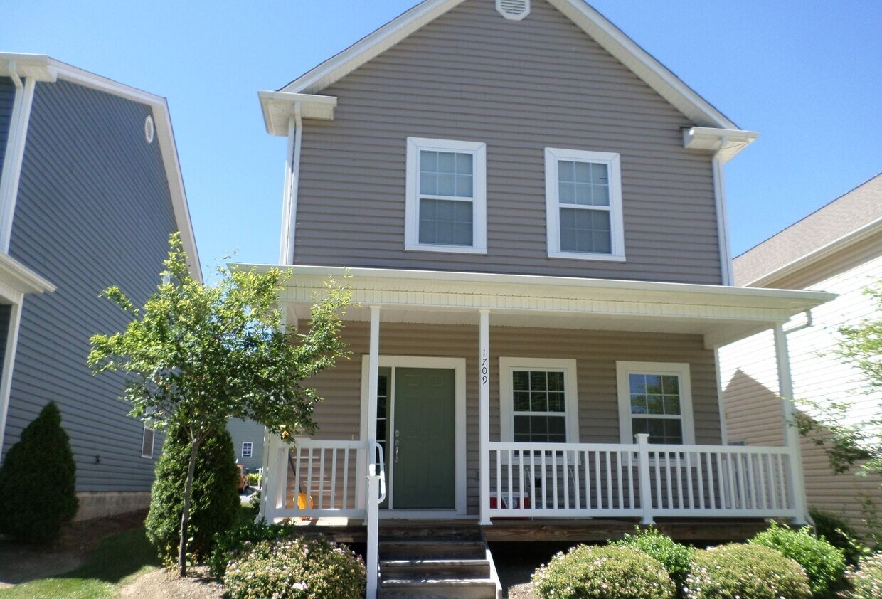 Building Photo - 3 Bedroom, 2.5 Bath House