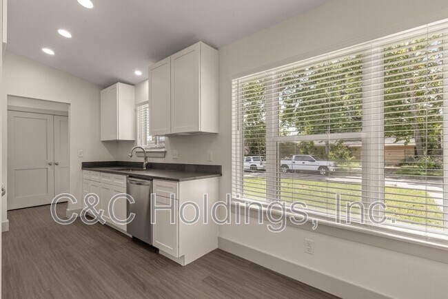Foto del edificio - 4541 E 32nd Pl