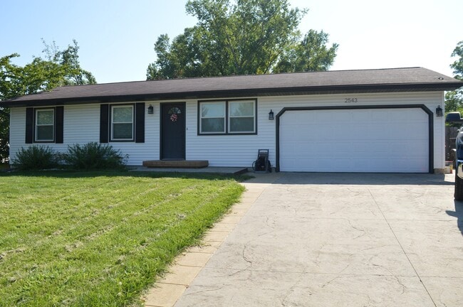 Building Photo - 2543 Chesapeake Dr