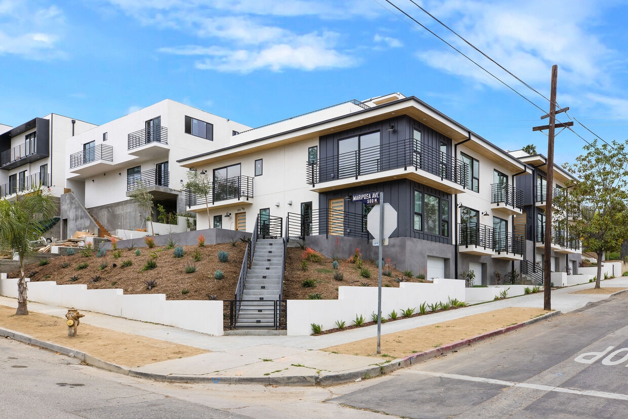 Primary Photo - 571 N Mariposa Ave