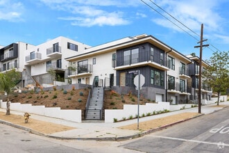 Building Photo - 571 N Mariposa Ave