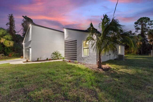 Building Photo - BRAND NEW HOME! Modern, energy efficient h...