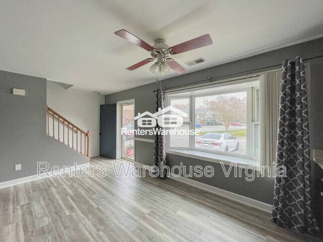 Foto del edificio - 121 Charles Parish Dr