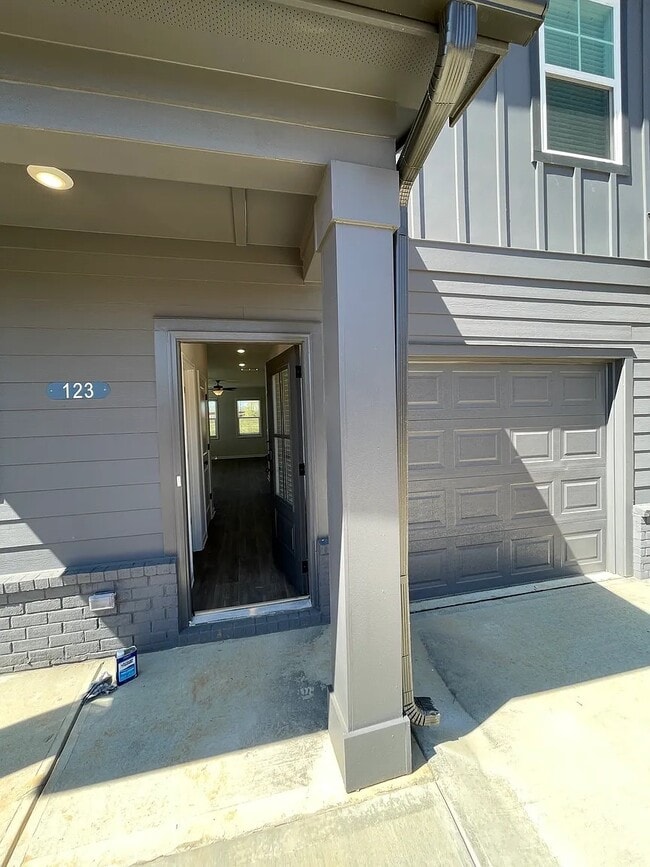Building Photo - 133 Lauren St