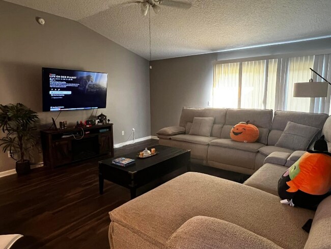 Building Photo - 310 Sienna Palm Dr