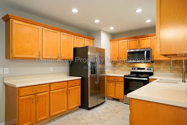 Building Photo - 1008 Knighthood Ln