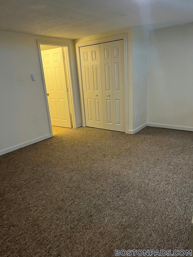 Building Photo - 357 Main St