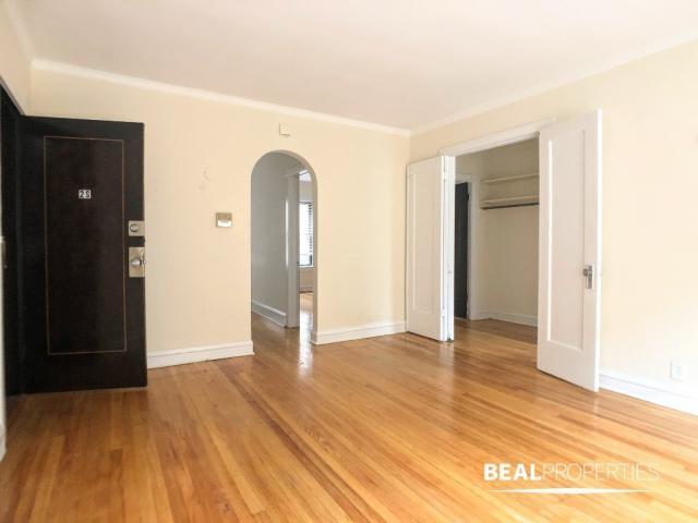 Building Photo - 1 bedroom in CHICAGO IL 60625