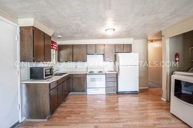 Building Photo - 595 W 1850 N