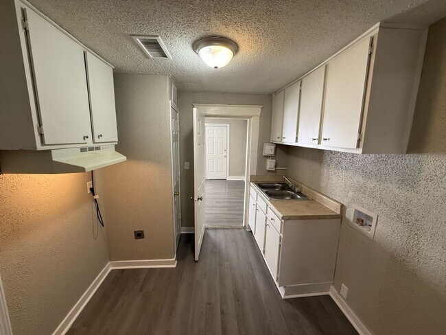 Foto del edificio - Charming 3BR Memphis Home with Bright Living Space & Backyard Retreat