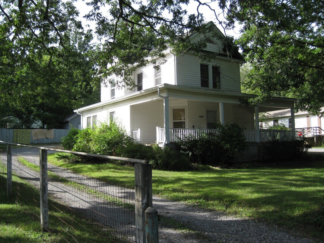 Primary Photo - 903 Montreat Rd