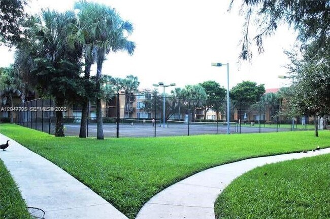 Foto del edificio - 10709 Cleary Blvd