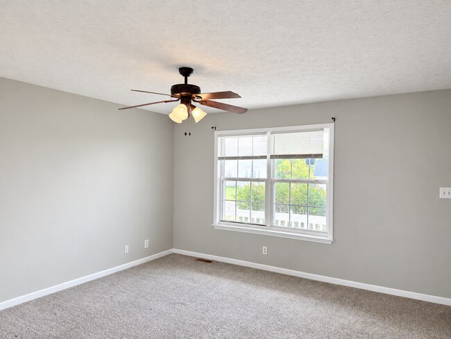 Building Photo - 726 Shetland Dr