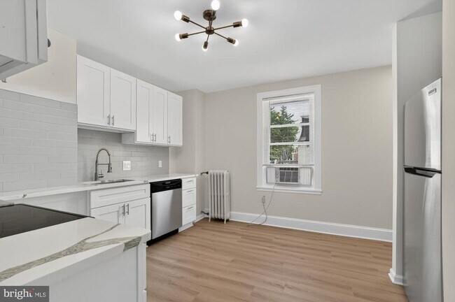 Foto del edificio - 6347 McCallum St