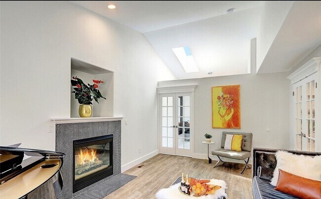 Building Photo - Beautifully remodeled 4bd, 3ba home in EVE...