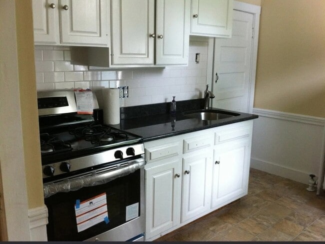 Building Photo - 290 Adams St