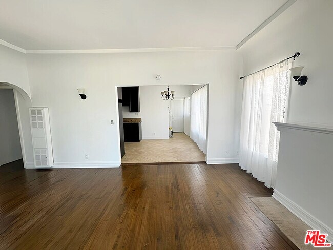 Foto del edificio - 1525 1/2 Orange Grove Ave