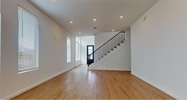 Foto del edificio - 27015 Coco Flower Ln