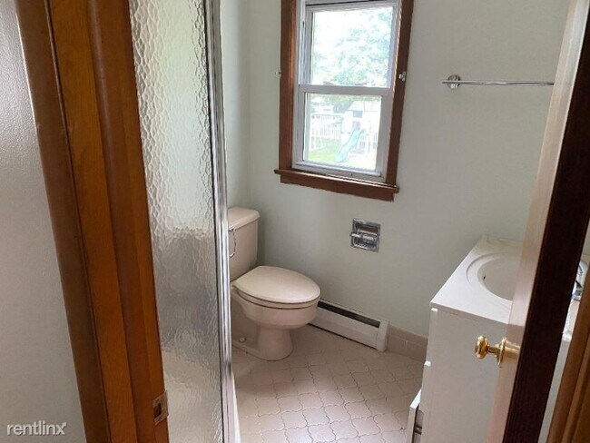 Building Photo - 4 br, 2 bath House - 573 Bridgewater Ave